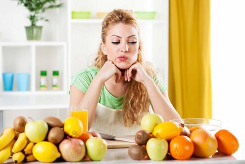 frutas mientras limpia el cuerpo de parásitos